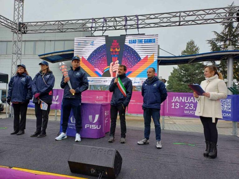 PINEROLO – Partita la fiaccola dei Giochi Mondiali Universitari 2025