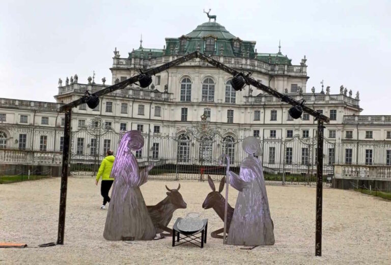 STUPINIGI – Presepe o Casa di Babbo Natale? A Stupinigi si può scegliere