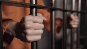 ALESSANDRIA – Brutale aggressione in carcere ai danni di un agente di Polizia Penitenziaria