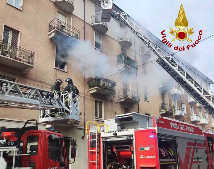 torino incendio alloggio