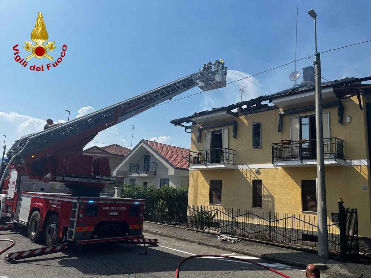 intervento dei Vigili del Fuoco a Pianezza per un incendio tett