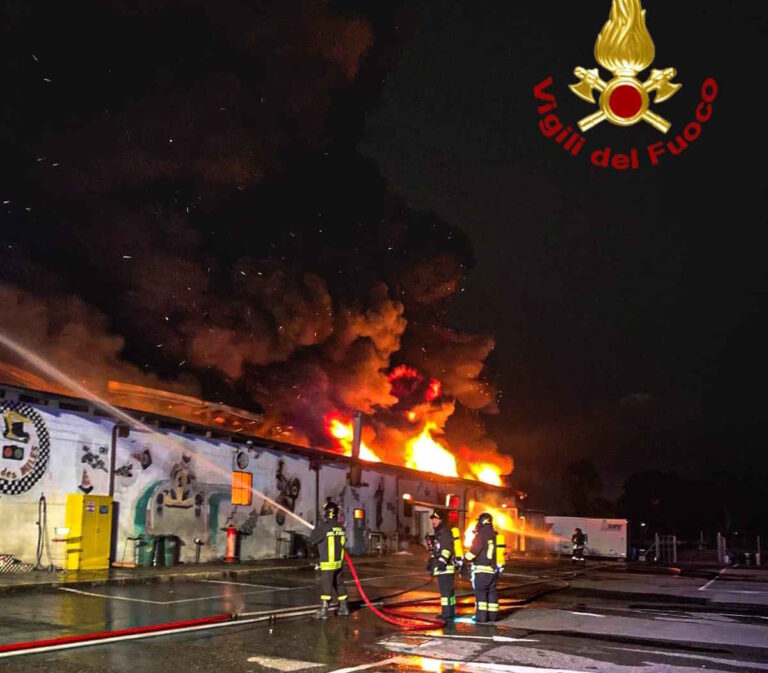 moncalieri incendio in struttura commerciale