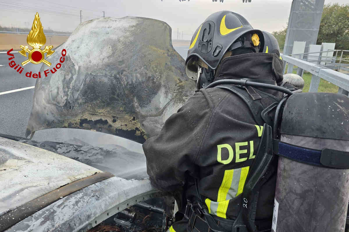 Borgo d'Ale incendio auto sull'A4