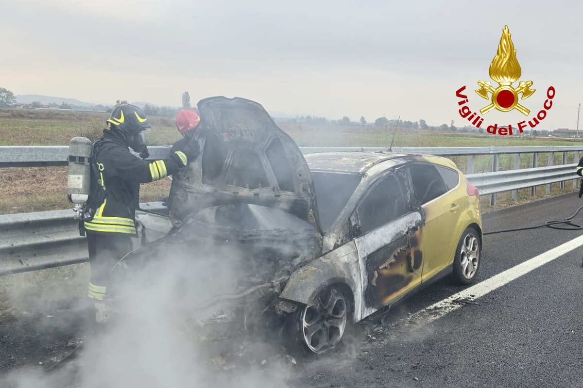 Borgo d'Ale incendio auto sull'A4