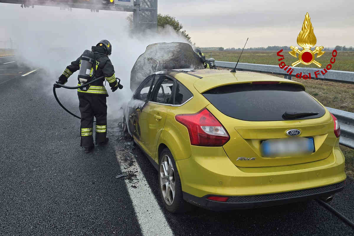 Borgo d'Ale incendio auto sull'A4
